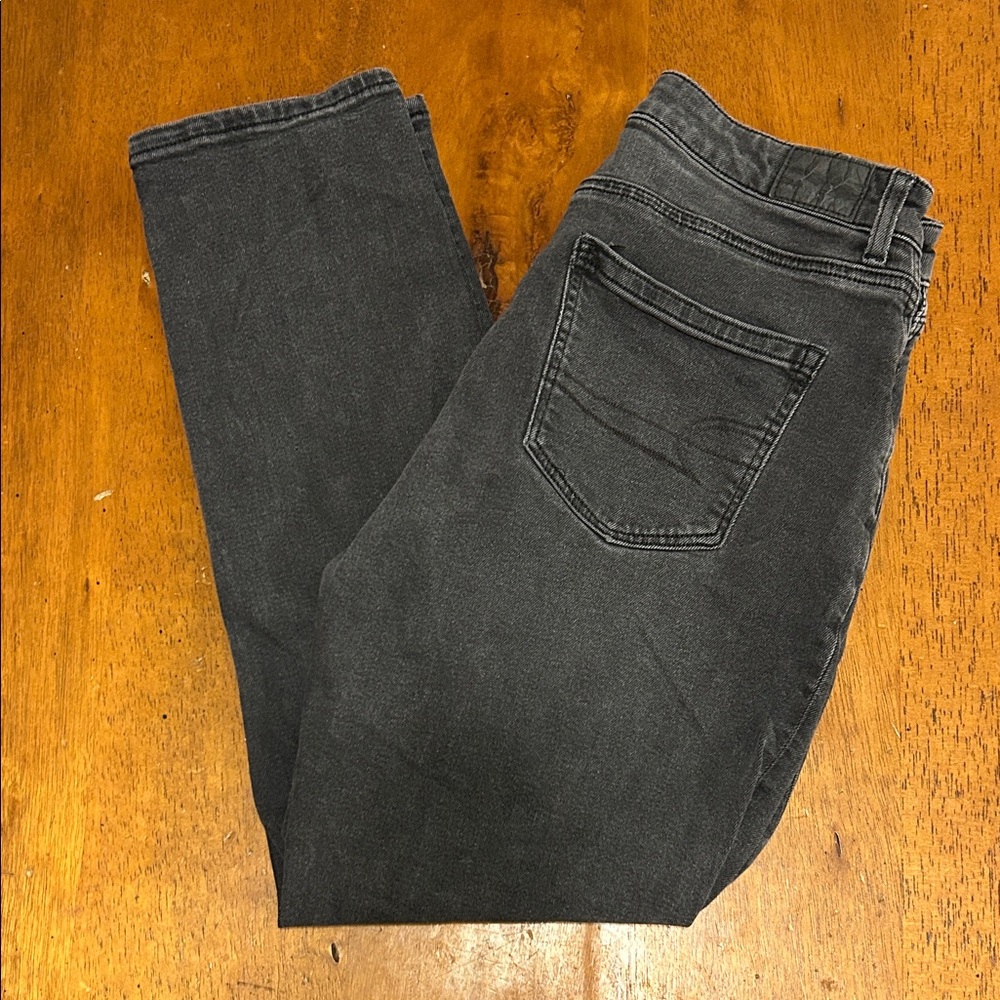 American Eagle Outfitters High-Rise Women's Jeans - Washed Black